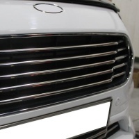 Nerez žebra přední masky Ford Transit Courier -- od roku výroby 2017- Nerez žebra přední masky Ford Transit Courier -- od roku výroby 2017-