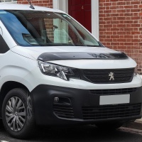 Cappa lišta (deflektor) přední kapoty Peugeot Partner -- od roku výroby 2019- Cappa lišta (deflektor) přední kapoty Peugeot Partner -- od roku výroby 2019-