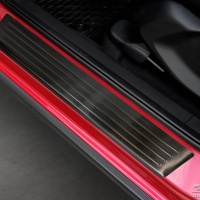 Nerez kryty prahů černé Lines Honda Jazz V Crosstar Hybrid -- od roku výroby 2020- Nerez kryty prahů černé Lines Honda Jazz V Crosstar Hybrid -- od roku výroby 2020-