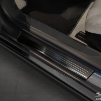 Nerez kryty prahů černé Lines Tesla Model S liftback -- od roku výroby 2012-16 / 2016- Nerez kryty prahů černé Lines Tesla Model S liftback -- od roku výroby 2012-16 / 2016-