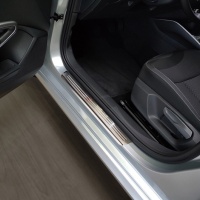 Nerez kryty prahů Lines Škoda Fabia IV hatchback -- od roku výroby 2021- Nerez kryty prahů Lines Škoda Fabia IV hatchback -- od roku výroby 2021-