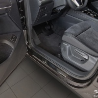 Nerez kryty prahů černé Lines VW Tiguan III -- od roku výroby 2024- Nerez kryty prahů černé Lines VW Tiguan III -- od roku výroby 2024-