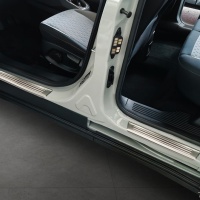 Nerez kryty prahů Lines Ford Tourneo Courier II -- od roku výroby 2023- Nerez kryty prahů Lines Ford Tourneo Courier II -- od roku výroby 2023-