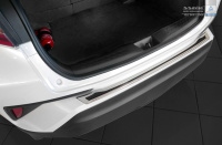 Kryt prahu zadních dveří Deluxe Toyota C-HR -- rok výroby 2016- / 2019-23 (chrom / černý carbon) Kryt prahu zadních dveří Deluxe Toyota C-HR -- rok výroby 2016- / 2019-23 (chrom / černý carbon)