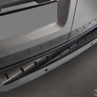 Kryt prahu zadn�ch dve�� nerez �ern� Strong Edition Opel Vivaro III / Zafira Life (NE pro Compact a Long) -- od roku v�roby 2019-