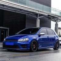 Oneway kompletní body kit VW Golf VII hatchback R -- rok výroby 2013-16 - lesklá černá Oneway kompletní body kit VW Golf VII hatchback R -- rok výroby 2013-16 - lesklá černá