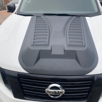 Oneway v�dech kapoty Nissan Navara NP300 (D23) -- rok v�roby 2014-2021 - Verze 3 - matn� �ern�