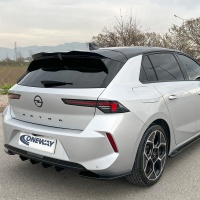Oneway střešní spoiler Opel Astra L HB -- rok výroby 2021- - lesklá černá Oneway střešní spoiler Opel Astra L HB -- rok výroby 2021- - lesklá černá