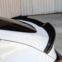 Oneway spoiler v�ka kufru Tesla Model Y -- rok v�roby 2019-25 - leskl� �ern�