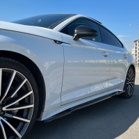 Oneway prahové nástavce Audi A5 F5 Sportback S-Line/S5 Facelift -- od roku výroby 2019- - lesklá černá Oneway prahové nástavce Audi A5 F5 Sportback S-Line/S5 Facelift -- od roku výroby 2019- - lesklá černá