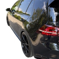 Oneway prahové nástavce VW Golf VII HB/Variant GTi/GTD -- rok výroby 2013-2016 - lesklá černá Oneway prahové nástavce VW Golf VII HB/Variant GTi/GTD -- rok výroby 2013-2016 - lesklá černá