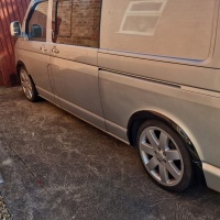 Oneway lemy blatn�k� VW Transporter T5/T5.1 2003-2015 (Dlouh� rozvor) - leskl� �ern�