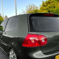 Flaps-deflektory zadn�ho okna VW Golf V Hatchback -- rok v�roby 2003-08