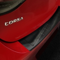 Kryt prahu zadn�ch dve�� nerez �ern� Opel Corsa F hatchback 5dv. (pouze pro model GS-Line/Ultimate) -- od roku v�roby 2019-/2023-