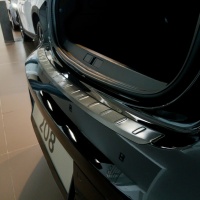 Kryt prahu zadn�ch dve�� nerez �ern� Peugeot 208 II hatchback 5dv. -- od roku v�roby 2019- / 2023-