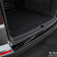 Kryt prahu zadních dveří nerez černý VW Transporter T6 Caravelle (model s výklopnými zadními dveřmi) -- rok výroby 2015-19 / 2019- Kryt prahu zadních dveří nerez černý VW Transporter T6 Caravelle (model s výklopnými zadními dveřmi) -- rok výroby 2015-19 / 2019-