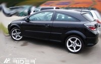 Boční ochranné lišty dveří typ 18 Opel Astra GTC -- rok výroby 2005-2011 Boční ochranné lišty dveří typ 18 Opel Astra GTC -- rok výroby 2005-2011