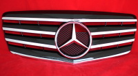 Sportovní maska s logem Mercedes E Class W211 07-, černá-chrom Sportovní maska s logem Mercedes E Class W211 07-, černá-chrom