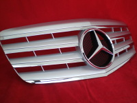 Sportovní maska s logem Mercedes E Class W211 07-, stříbrná-chrom Sportovní maska s logem Mercedes E Class W211 07-, stříbrná-chrom