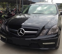 Sportovní maska s logem-1 žebro Mercedes E Class W212, černá-chrom Sportovní maska s logem-1 žebro Mercedes E Class W212, černá-chrom