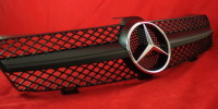 Sportovní maska s logem-1 žebro Mercedes CLS W219, černá matná Sportovní maska s logem-1 žebro Mercedes CLS W219, černá matná