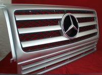 Sportovní maska s logem Mercedes G Class W463, stříbrná Sportovní maska s logem Mercedes G Class W463, stříbrná