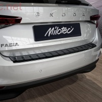 Práh pátých dveří s výstupky, černý lesklý klavírlak Škoda Fabia IV hatchback -- od roku výroby 2021- Práh pátých dveří s výstupky, černý lesklý klavírlak Škoda Fabia IV hatchback -- od roku výroby 2021-