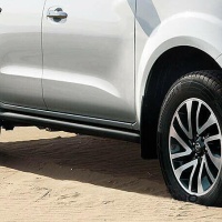 OEM boční nerezové prahy černé Nissan Navara D23 King Cap -- od roku výroby 2016- OEM boční nerezové prahy černé Nissan Navara D23 King Cap -- od roku výroby 2016-