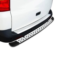 Zadní nášlap Trim-Line Ford Transit Courier -- od roku výroby 2014- (ALU stříbrný) Zadní nášlap Trim-Line Ford Transit Courier -- od roku výroby 2014- (ALU stříbrný)